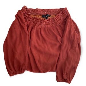 🛍Size S Lulu’s Off The Shoulder Crop Top🛍